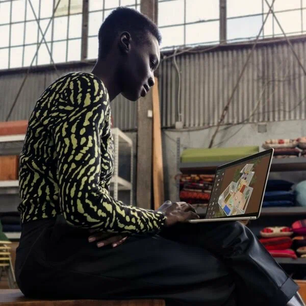 Ноутбук Apple MacBook Air 13' M3 8/256GB Silver MRXQ3 (c русской раскладкой) изображение 11