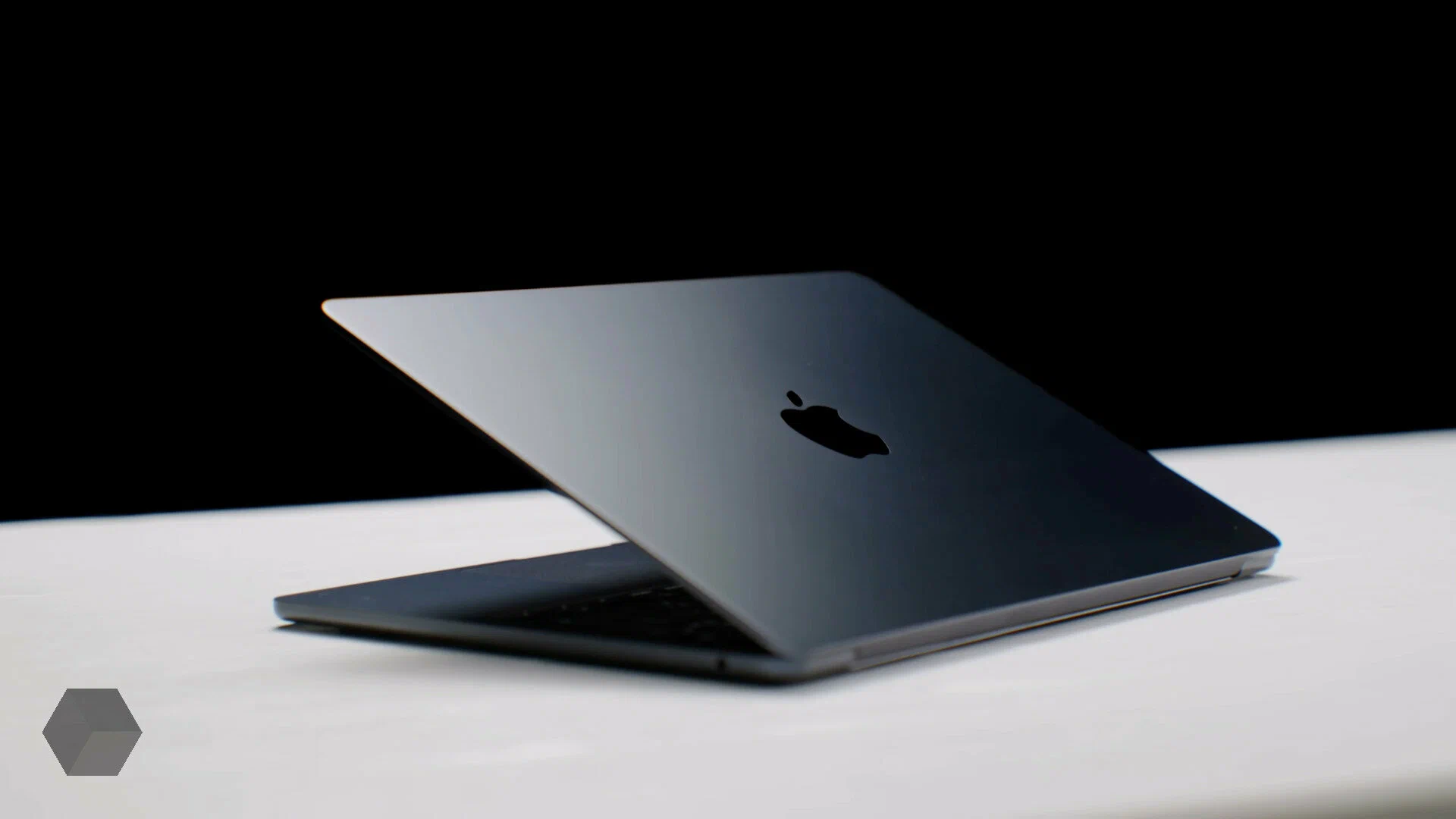 Ноутбук Apple MacBook Air 13 2020 (M1, 8/256 GB, SSD) (MGN63) space grey (темно-серый). изображение 9